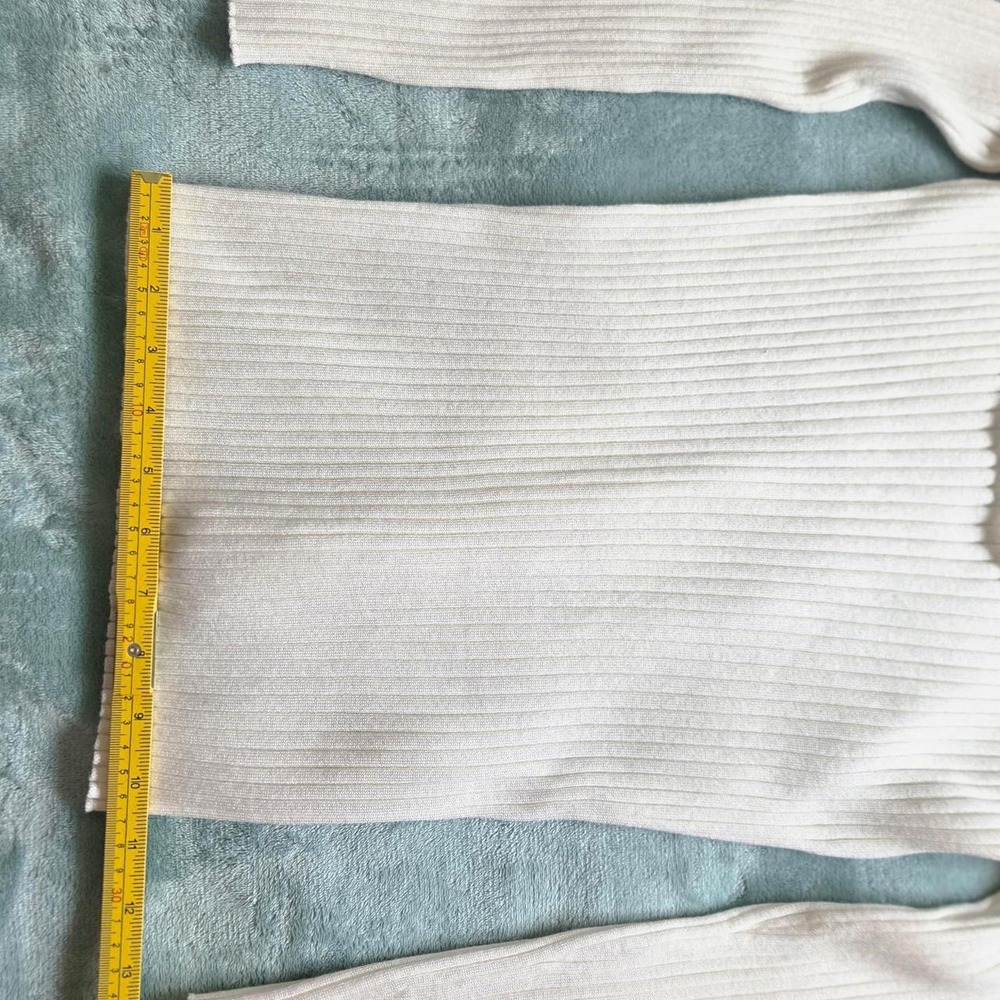 Off while ribbed Off the shoulder. Size xl petite on smaller size - Picture 6 of 7